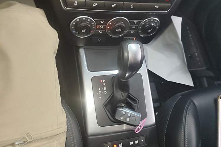 Used Land Rover Freelander 2 2015 2.0T Si4 HSE Luxury Collector's Edition Gear Lever