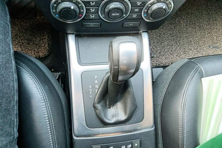 Used Land Rover Freelander 2 2015 2.2T SD4 XS Collector's Edition Gear Lever