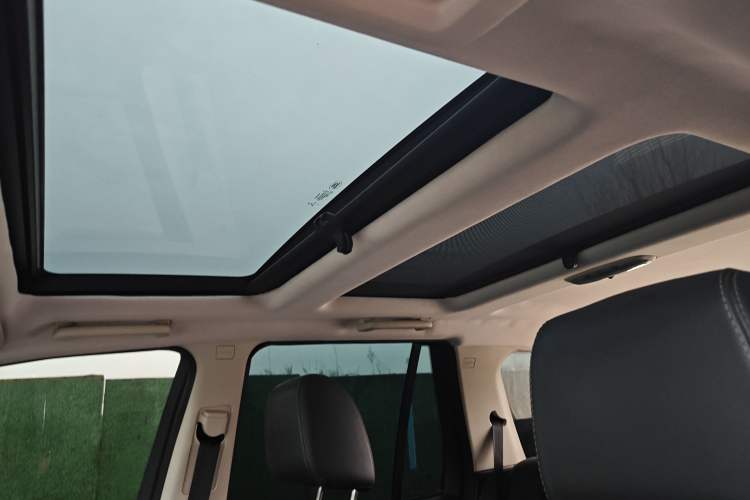 Used Land Rover Freelander 2 2015 2.0T Si4 HSE Luxury Collector's Edition Headliner