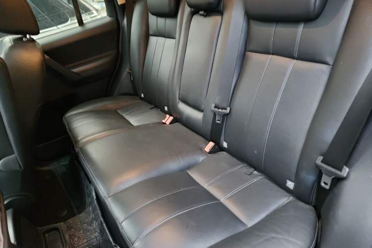 Used Land Rover Freelander 2 2015 2.0T Si4 XS Collection Edition Interior 4