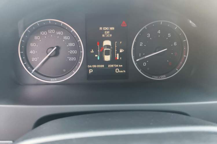 Used Land Rover Freelander 2 2015 2.0T Si4 HSE Luxury Collector's Edition Odometer Close Up