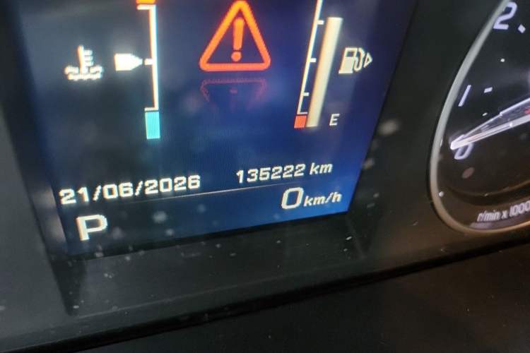 Used Land Rover Freelander 2 2015 2.0T Si4 XS Collection Edition Odometer Close Up