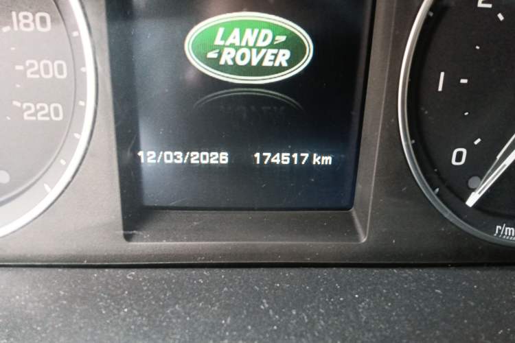 Used Land Rover Freelander 2 2015 2.2T SD4 XS Collector's Edition Odometer Close Up