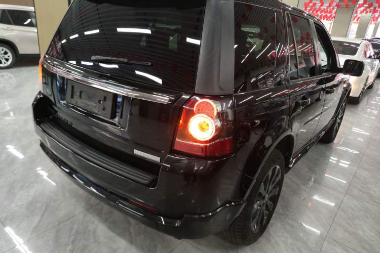Used Land Rover Freelander 2 2015 2.0T Si4 HSE Luxury Collector's Edition Rear Right 45 Deg