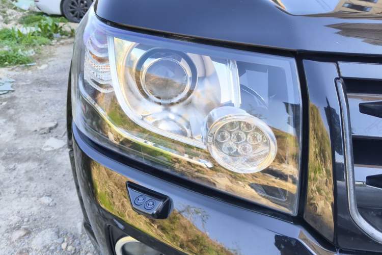 Used Land Rover Freelander 2 2015 2.0T Si4 HSE Luxury Collector's Edition Right Front Headlight