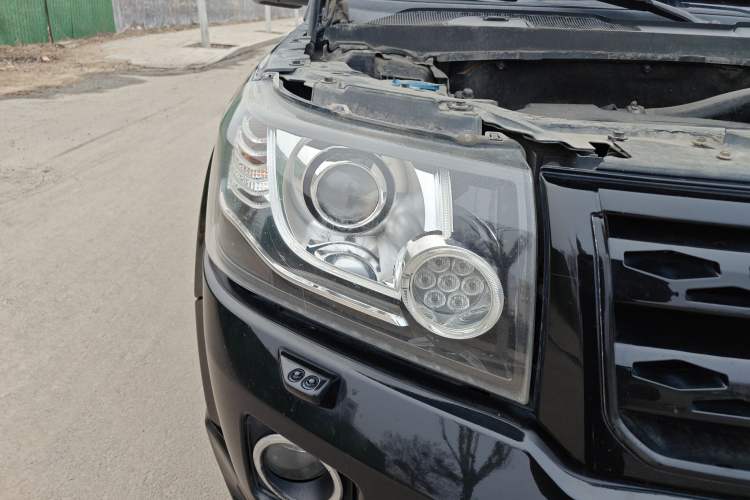 Used Land Rover Freelander 2 2015 2.0T Si4 HSE Luxury Collector's Edition Right Front Headlight