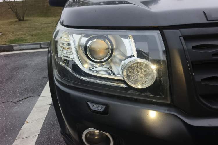 Used Land Rover Freelander 2 2015 2.0T Si4 HSE Luxury Collector's Edition Right Front Headlight