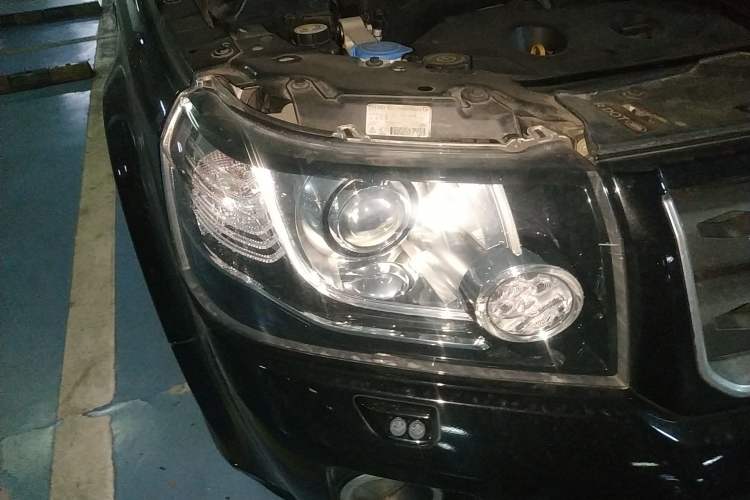Used Land Rover Freelander 2 2015 2.0T Si4 XS Collection Edition Right Front Headlight