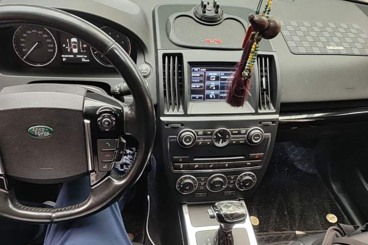 Used Land Rover Freelander 2 2015 2.0T Si4 HSE Luxury Collector's Edition Audio And AC Panel