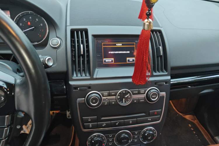 Used Land Rover Freelander 2 2015 2.0T Si4 HSE Luxury Collector's Edition Audio And AC Panel