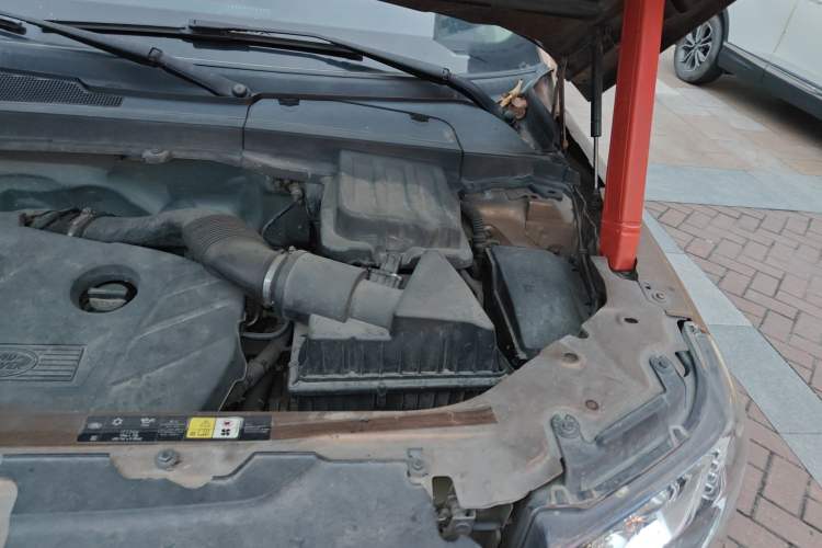 Used Land Rover Freelander 2 2015 2.0T Si4 HSE Luxury Collector's Edition Engine Bay Left
