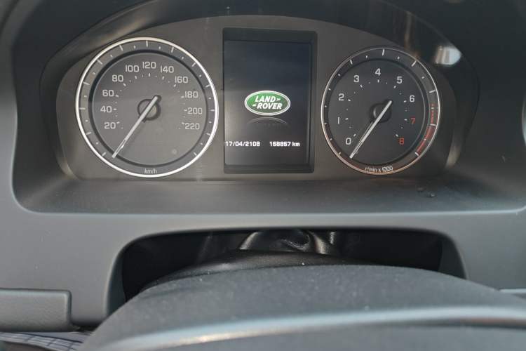 Used Land Rover Freelander 2 2015 2.0T Si4 HSE Luxury Collector's Edition Odometer Close Up