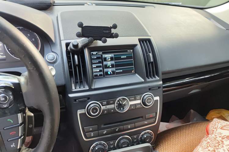 Used Land Rover Freelander 2 2015 2.0T Si4 HSE Luxury Collector's Edition Audio And AC Panel