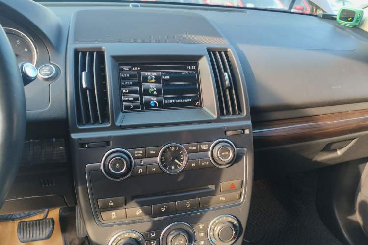 Used Land Rover Freelander 2 2015 2.0T Si4 XS Collection Edition Audio And AC Panel
