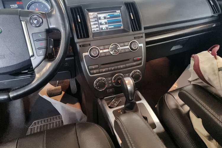 Used Land Rover Freelander 2 2015 2.0T Si4 XS Collection Edition Audio And AC Panel