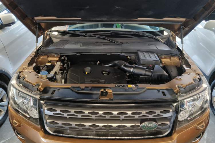 Used Land Rover Freelander 2 2015 2.0T Si4 XS Collection Edition Engine Bay