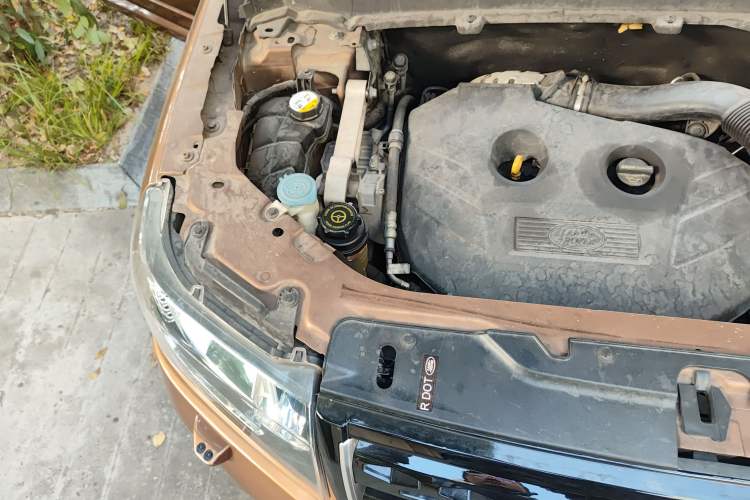 Used Land Rover Freelander 2 2015 2.0T Si4 HSE Luxury Collector's Edition Engine Bay Right