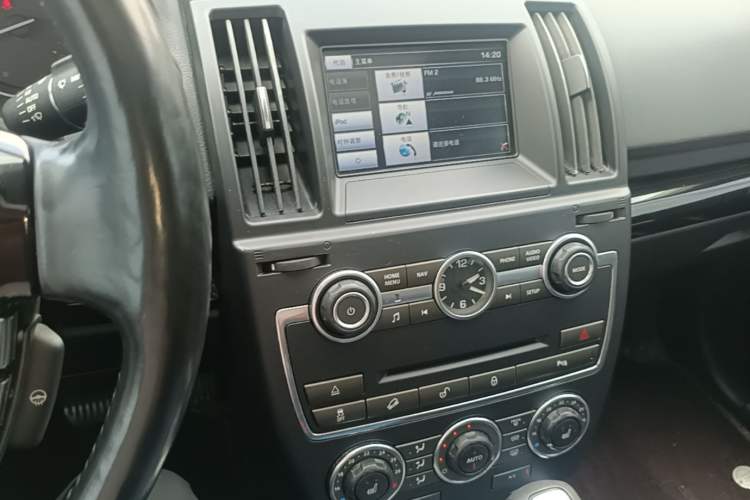 Used Land Rover Freelander 2 2015 2.0T Si4 XS Collection Edition Audio And AC Panel