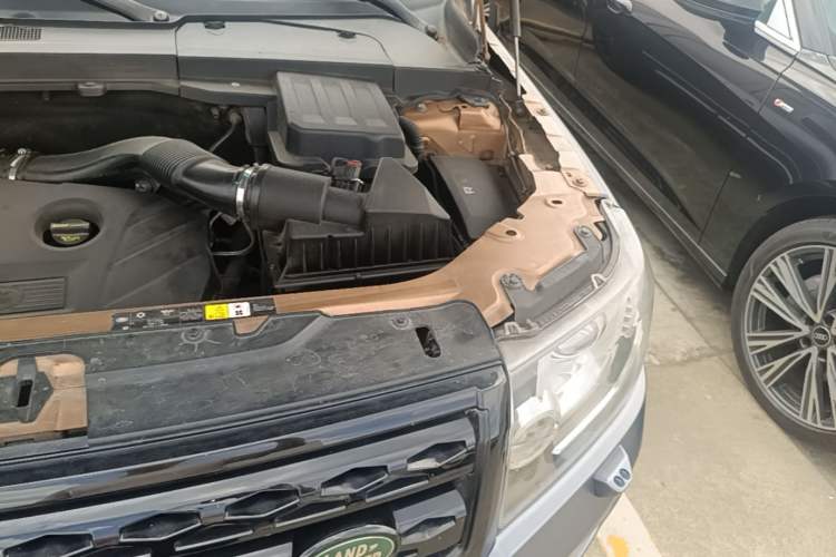 Used Land Rover Freelander 2 2015 2.0T Si4 XS Collection Edition Engine Bay Left