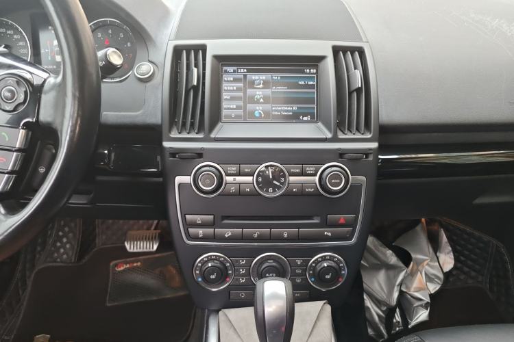 Used Land Rover Freelander 2 2015 2.0T Si4 HSE Luxury Collector's Edition Audio And AC Panel