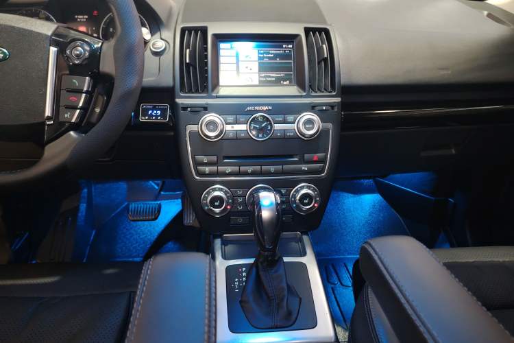 Used Land Rover Freelander 2 2015 2.0T Si4 HSE Luxury Collector's Edition Audio And AC Panel