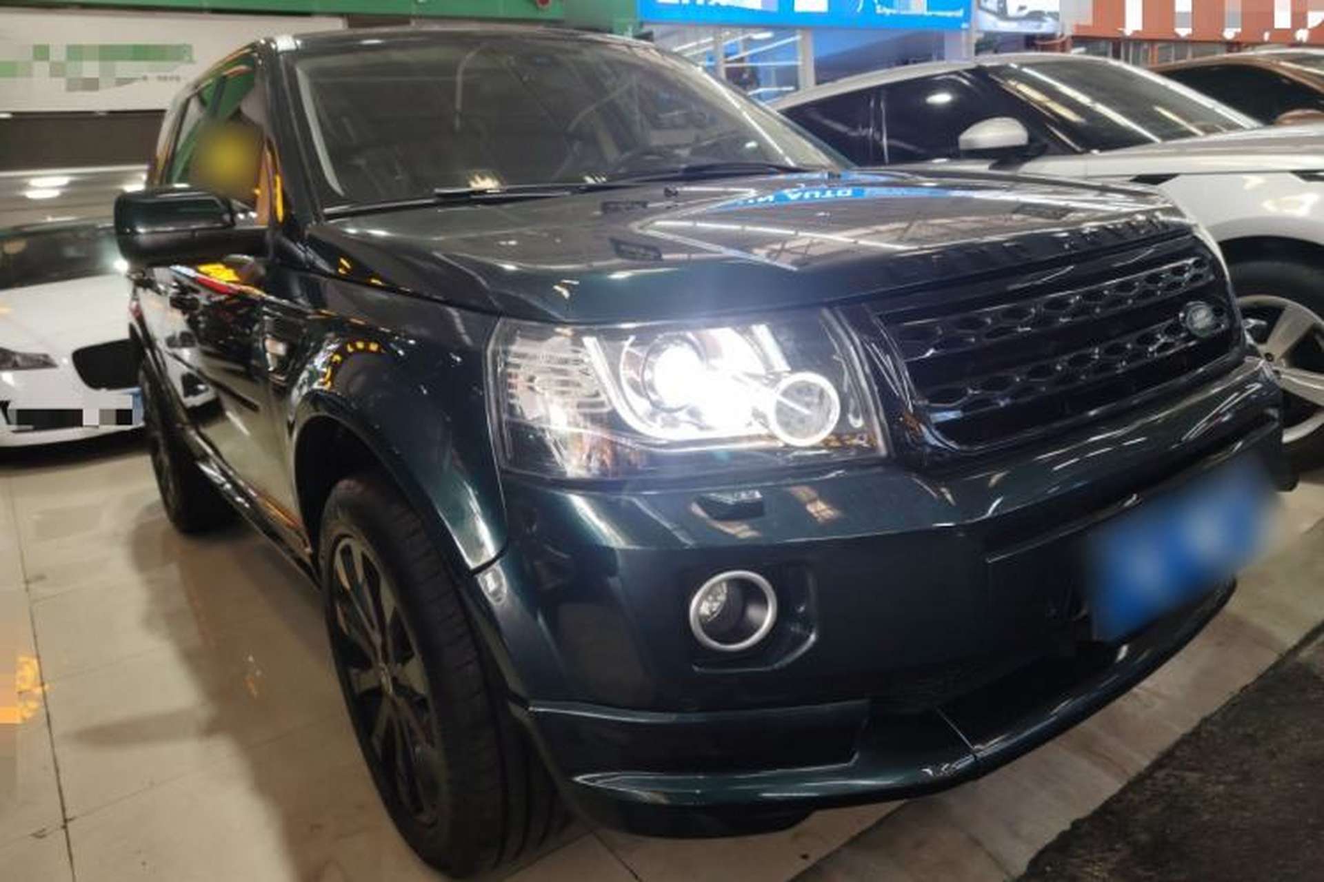 Used Land Rover Freelander 2 2015 2.0T Si4 HSE Luxury Collector's Edition Front Right 45 Deg