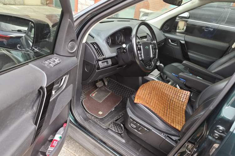Used Land Rover Freelander 2 2015 2.0T Si4 HSE Luxury Collector's Edition Interior 3