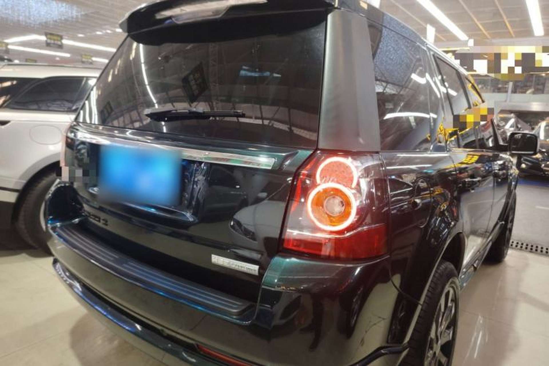 Used Land Rover Freelander 2 2015 2.0T Si4 HSE Luxury Collector's Edition Rear Right 45 Deg