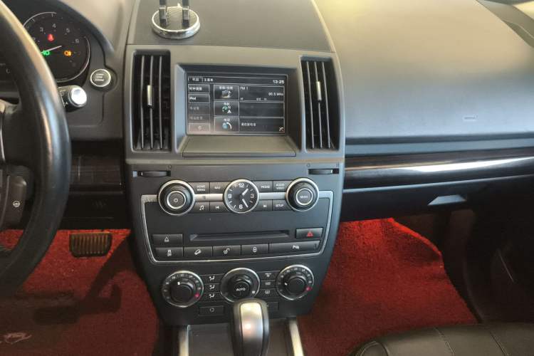 Used Land Rover Freelander 2 2015 2.0T Si4 XS Collection Edition Audio And AC Panel