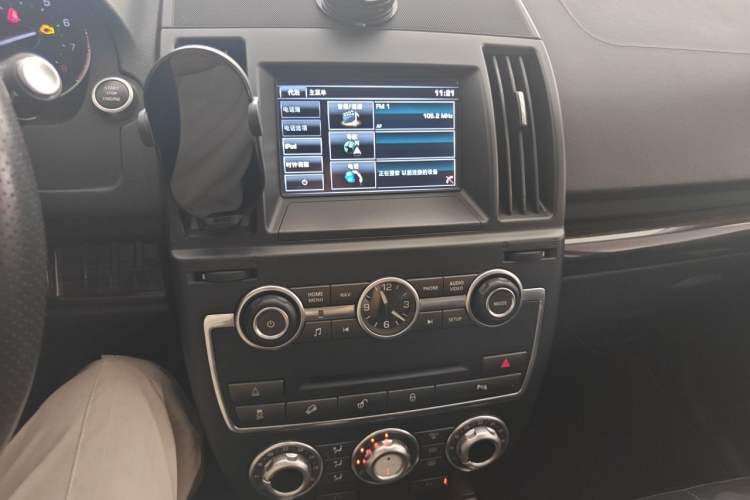 Used Land Rover Freelander 2 2015 2.0T Si4 XS Collection Edition Audio And AC Panel