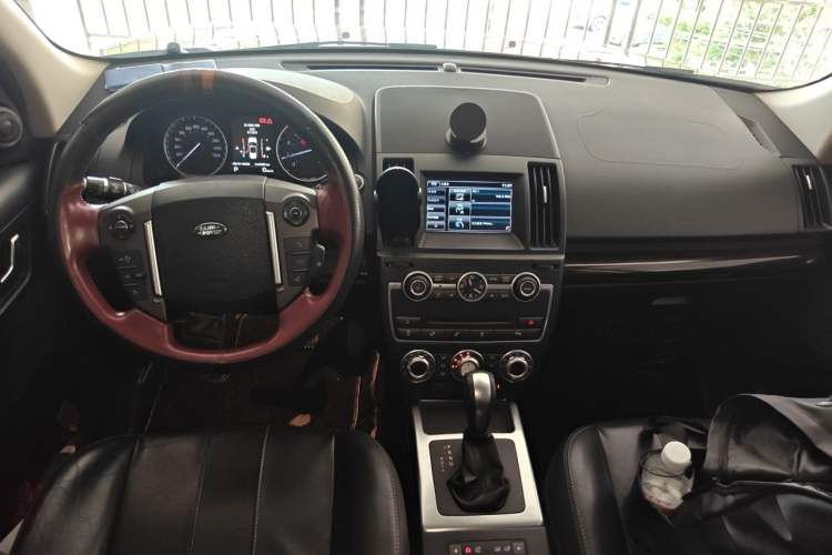 Used Land Rover Freelander 2 2015 2.0T Si4 XS Collection Edition Center Console