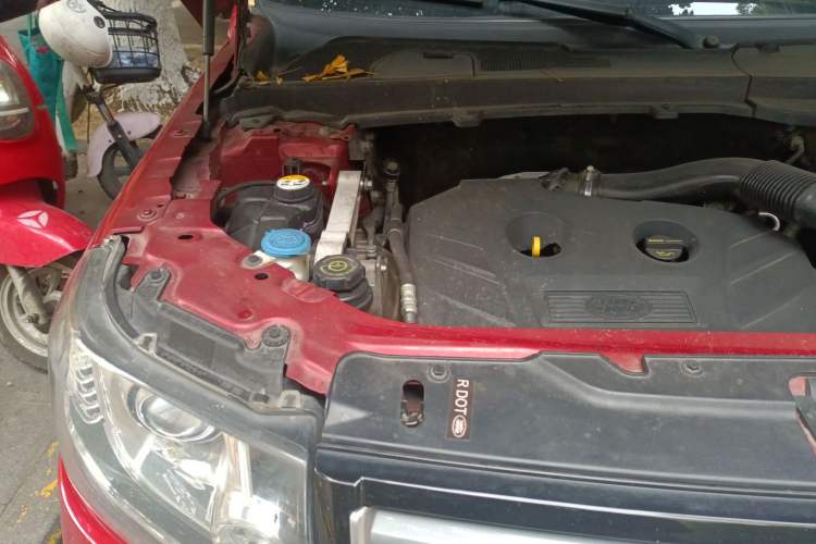 Used Land Rover Freelander 2 2015 2.0T Si4 XS Collection Edition Engine Bay Right