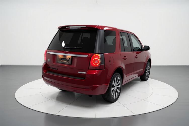 Used Land Rover Freelander 2 2015 2.0T Si4 HSE Luxury Collector's Edition Rear Right 45 Deg