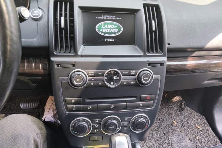 Used Land Rover Freelander 2 2015 2.0T Si4 XS Collection Edition Audio And AC Panel