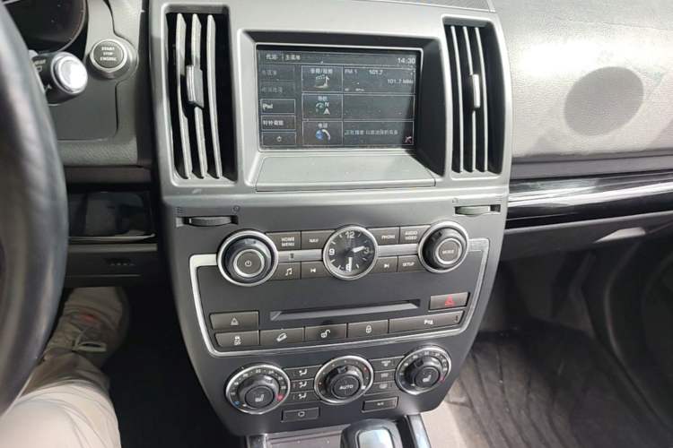 Used Land Rover Freelander 2 2015 2.0T Si4 HSE Luxury Collector's Edition Audio And AC Panel