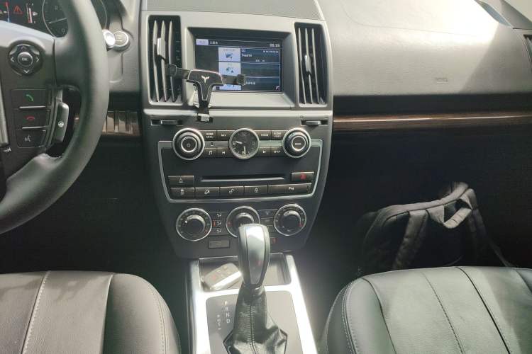 Used Land Rover Freelander 2 2015 2.0T Si4 XS Collection Edition Audio And AC Panel