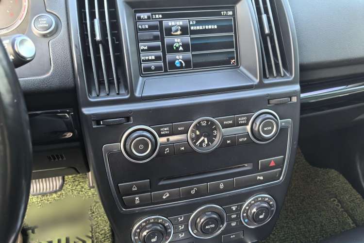 Used Land Rover Freelander 2 2015 2.0T Si4 HSE Luxury Collector's Edition Audio And AC Panel