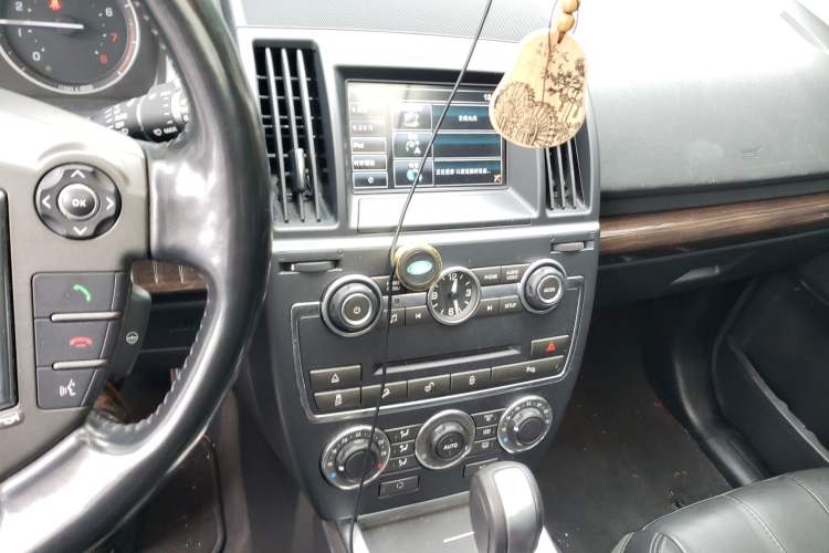 Used Land Rover Freelander 2 2015 2.0T Si4 XS Collection Edition Audio And AC Panel