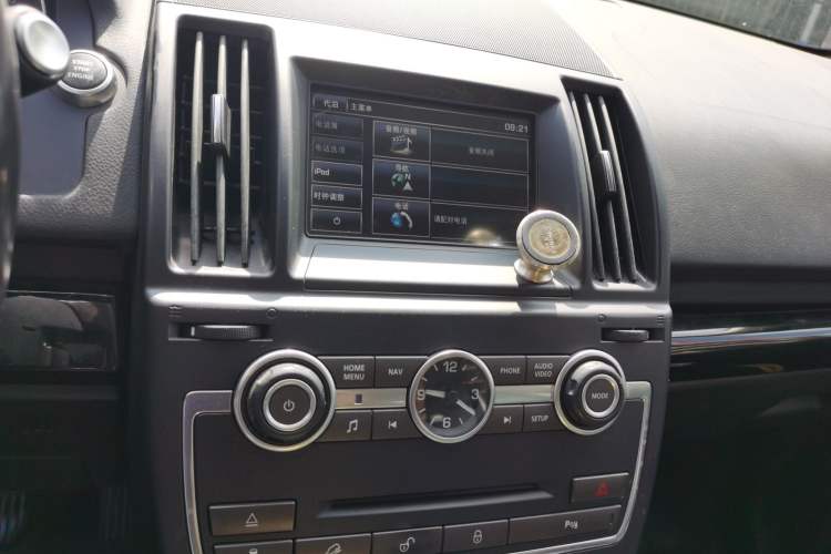 Used Land Rover Freelander 2 2015 2.0T Si4 HSE Luxury Collector's Edition Audio And AC Panel