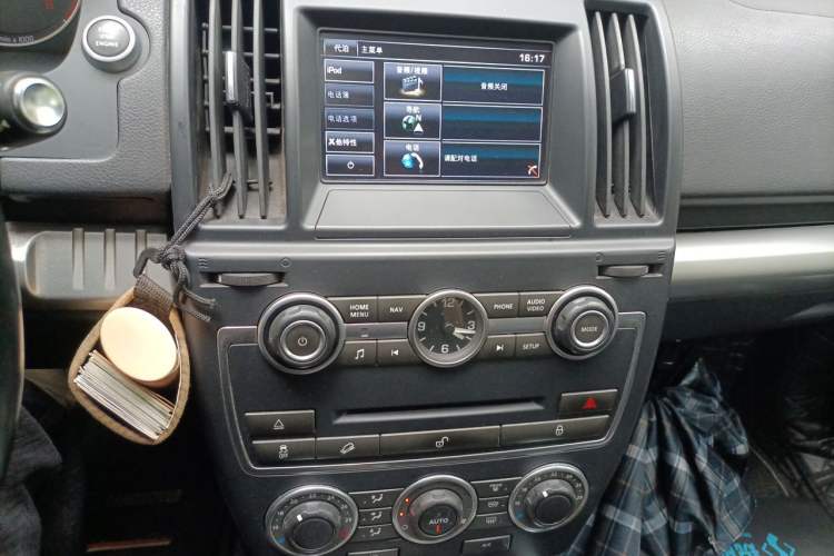 Used Land Rover Freelander 2 2015 2.2T SD4 XS Collector's Edition Audio And AC Panel
