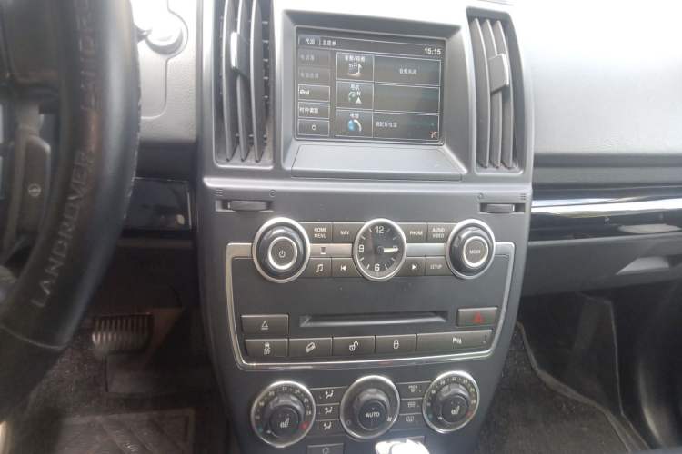 Used Land Rover Freelander 2 2015 2.0T Si4 HSE Luxury Collector's Edition Audio And AC Panel