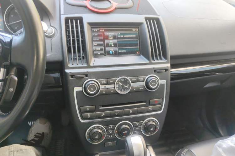 Used Land Rover Freelander 2 2015 2.0T Si4 HSE Luxury Collector's Edition Audio And AC Panel