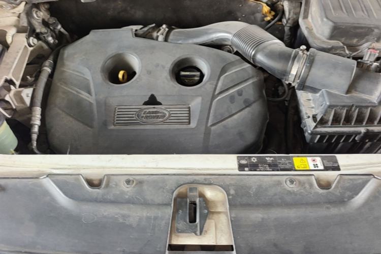 Used Land Rover Freelander 2 2015 2.0T Si4 HSE Luxury Collector's Edition Engine Bay