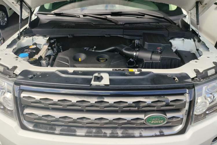 Used Land Rover Freelander 2 2015 2.0T Si4 XS Collection Edition Engine Bay