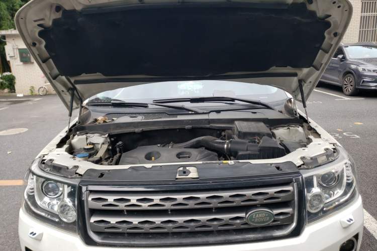 Used Land Rover Freelander 2 2015 2.0T Si4 XS Collection Edition Engine Bay