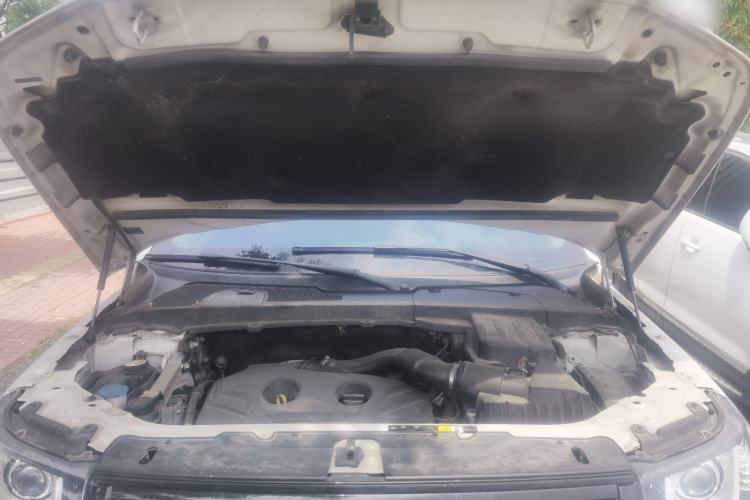 Used Land Rover Freelander 2 2015 2.0T Si4 HSE Luxury Collector's Edition Engine Bay