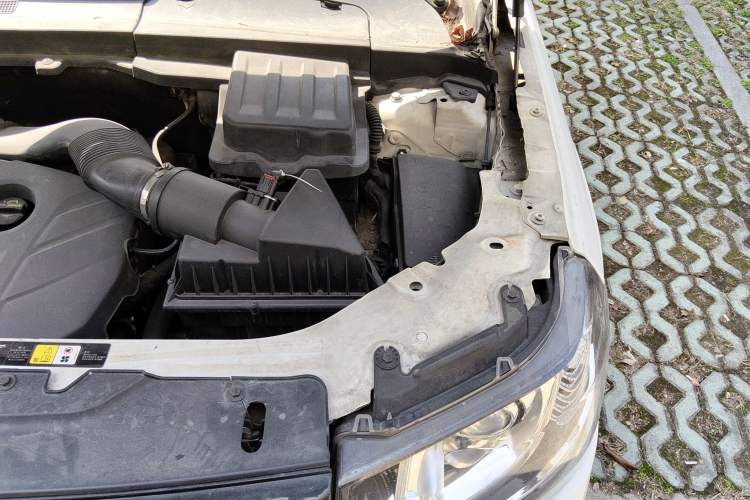 Used Land Rover Freelander 2 2015 2.0T Si4 XS Collection Edition Engine Bay Left