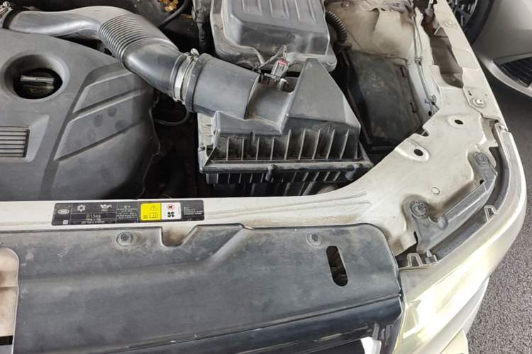Used Land Rover Freelander 2 2015 2.0T Si4 HSE Luxury Collector's Edition Engine Bay Left