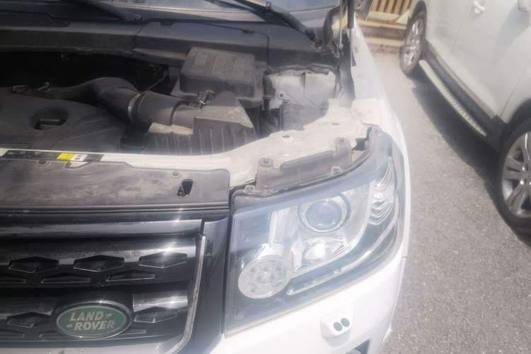 Used Land Rover Freelander 2 2015 2.0T Si4 HSE Luxury Collector's Edition Engine Bay Left