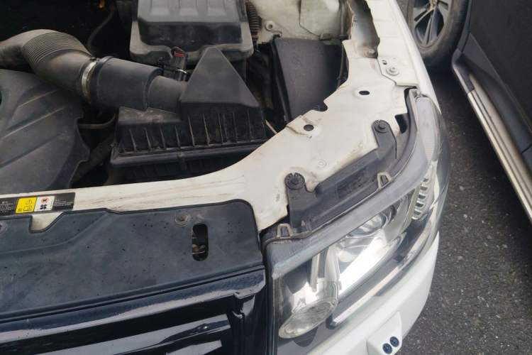 Used Land Rover Freelander 2 2015 2.0T Si4 HSE Luxury Collector's Edition Engine Bay Left